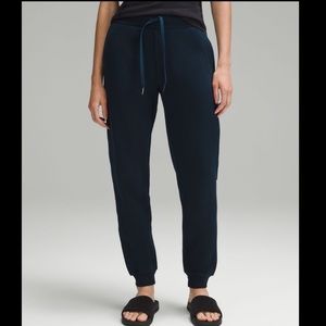 Lululemon scuba high rise joggers / navy / size 12 (fits M-L)